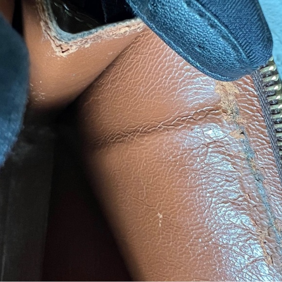 Authentic Louis Vuitton monogram toiletry  26 pouch - Picture 7 of 7